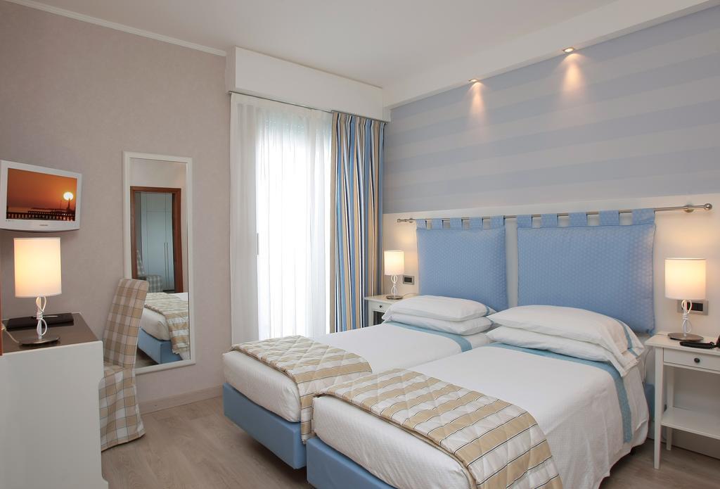 Hotel Rivamare Lido di Jesolo Exterior photo